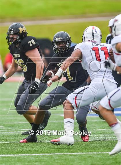 Thumbnail 3 in Mansfield vs. Lake Travis (UIL 6A D2 Semifinal) photogallery.