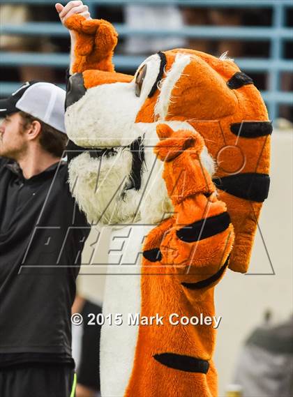 Thumbnail 3 in Mansfield vs. Lake Travis (UIL 6A D2 Semifinal) photogallery.