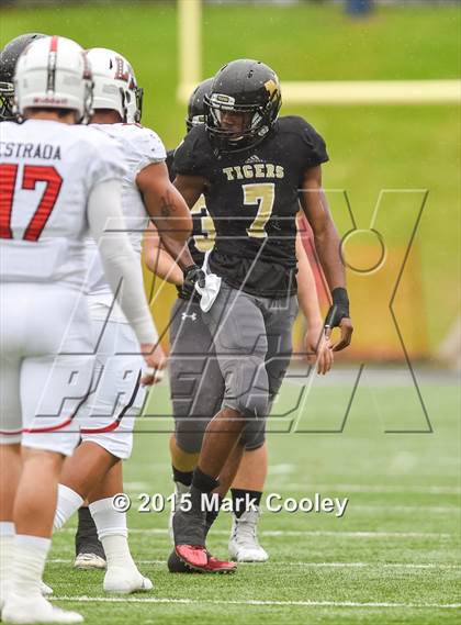 Thumbnail 2 in Mansfield vs. Lake Travis (UIL 6A D2 Semifinal) photogallery.