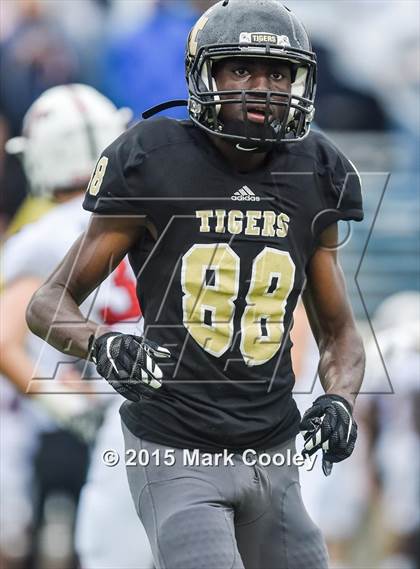 Thumbnail 3 in Mansfield vs. Lake Travis (UIL 6A D2 Semifinal) photogallery.