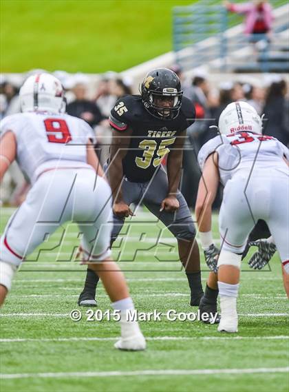 Thumbnail 3 in Mansfield vs. Lake Travis (UIL 6A D2 Semifinal) photogallery.