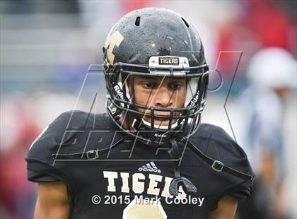 Thumbnail 2 in Mansfield vs. Lake Travis (UIL 6A D2 Semifinal) photogallery.