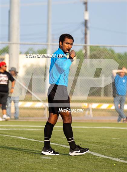 Thumbnail 2 in Flour Bluff vs. Rivera  (Uil Region IV 5A D1 Area Finals) photogallery.