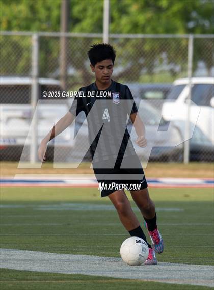 Thumbnail 1 in Flour Bluff vs. Rivera  (Uil Region IV 5A D1 Area Finals) photogallery.