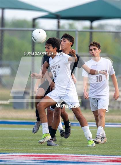 Thumbnail 3 in Flour Bluff vs. Rivera  (Uil Region IV 5A D1 Area Finals) photogallery.