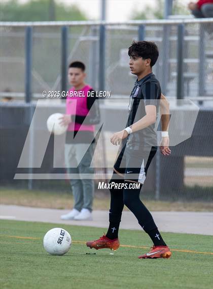 Thumbnail 2 in Flour Bluff vs. Rivera  (Uil Region IV 5A D1 Area Finals) photogallery.