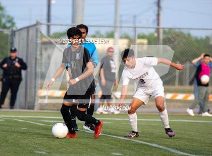 Thumbnail 1 in Flour Bluff vs. Rivera  (Uil Region IV 5A D1 Area Finals) photogallery.