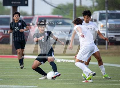 Thumbnail 1 in Flour Bluff vs. Rivera  (Uil Region IV 5A D1 Area Finals) photogallery.