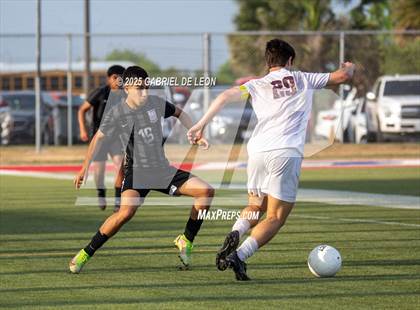 Thumbnail 1 in Flour Bluff vs. Rivera  (Uil Region IV 5A D1 Area Finals) photogallery.