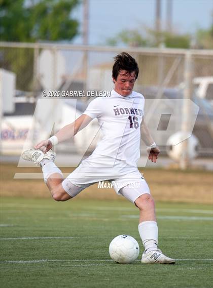 Thumbnail 1 in Flour Bluff vs. Rivera  (Uil Region IV 5A D1 Area Finals) photogallery.