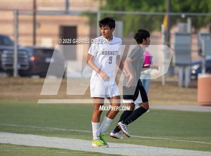 Thumbnail 3 in Flour Bluff vs. Rivera  (Uil Region IV 5A D1 Area Finals) photogallery.
