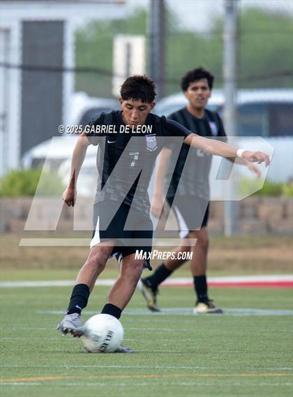 Thumbnail 3 in Flour Bluff vs. Rivera  (Uil Region IV 5A D1 Area Finals) photogallery.