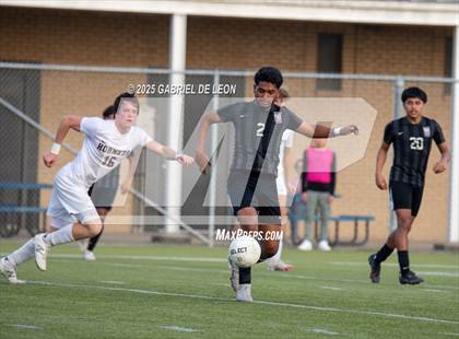 Thumbnail 1 in Flour Bluff vs. Rivera  (Uil Region IV 5A D1 Area Finals) photogallery.
