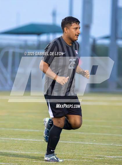 Thumbnail 1 in Flour Bluff vs. Rivera  (Uil Region IV 5A D1 Area Finals) photogallery.