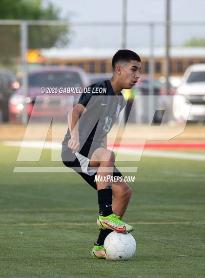 Thumbnail 2 in Flour Bluff vs. Rivera  (Uil Region IV 5A D1 Area Finals) photogallery.