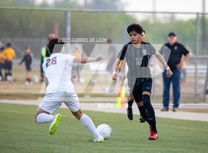 Thumbnail 2 in Flour Bluff vs. Rivera  (Uil Region IV 5A D1 Area Finals) photogallery.