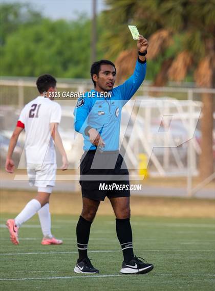 Thumbnail 2 in Flour Bluff vs. Rivera  (Uil Region IV 5A D1 Area Finals) photogallery.