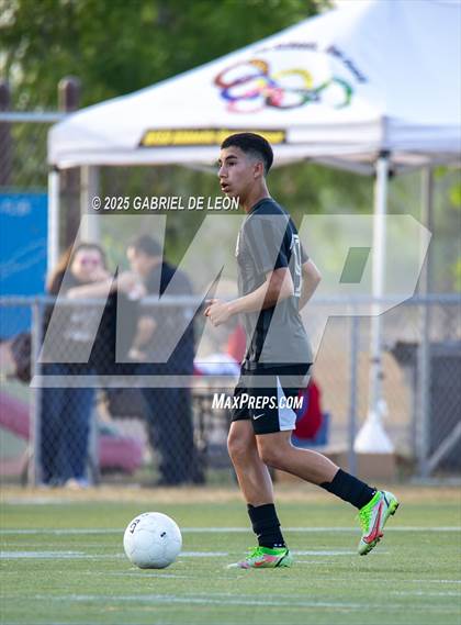 Thumbnail 3 in Flour Bluff vs. Rivera  (Uil Region IV 5A D1 Area Finals) photogallery.