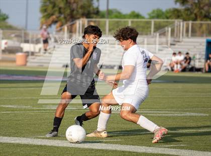 Thumbnail 3 in Flour Bluff vs. Rivera  (Uil Region IV 5A D1 Area Finals) photogallery.