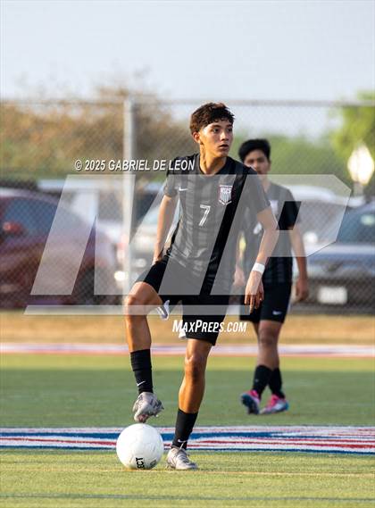 Thumbnail 3 in Flour Bluff vs. Rivera  (Uil Region IV 5A D1 Area Finals) photogallery.