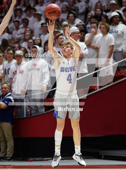 Thumbnail 2 in Fremont vs. Layton (UHSAA 6A Semifinal) photogallery.
