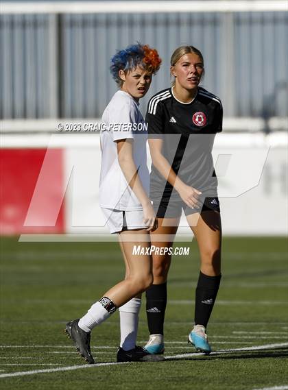 Thumbnail 3 in Brighton vs. Bountiful (UHSAA 5A Semifinals) photogallery.