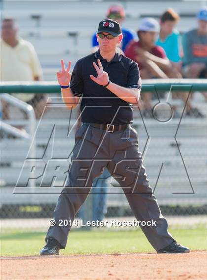 Thumbnail 2 in Alamo Heights vs Calallen (UIL 5A Regional Semifinal) photogallery.