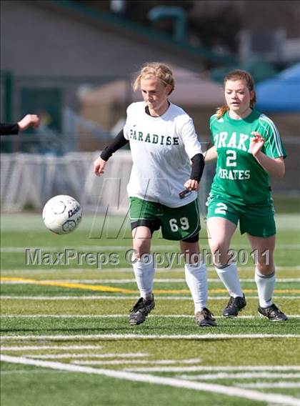 Thumbnail 2 in Paradise vs Drake (California Classic) photogallery.