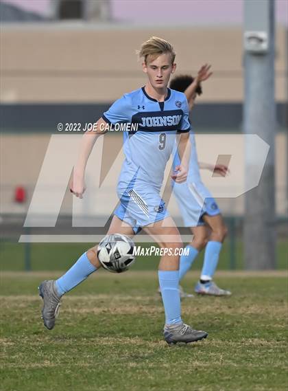 Thumbnail 2 in Lee vs Johnson photogallery.
