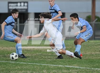 Thumbnail 2 in Lee vs Johnson photogallery.