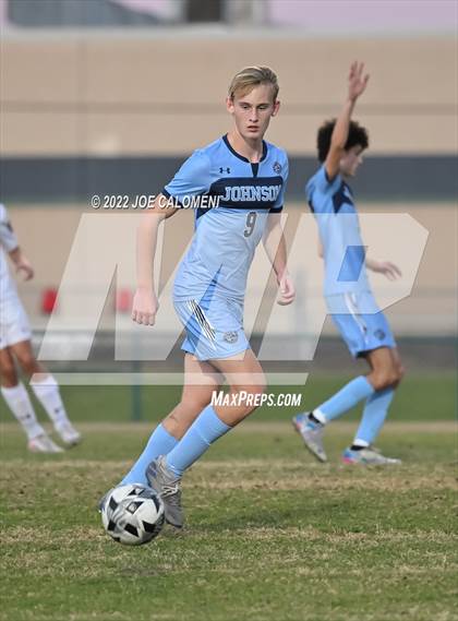 Thumbnail 3 in Lee vs Johnson photogallery.