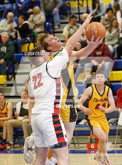 Thumbnail 1 in Star Valley vs. Hillcrest photogallery.