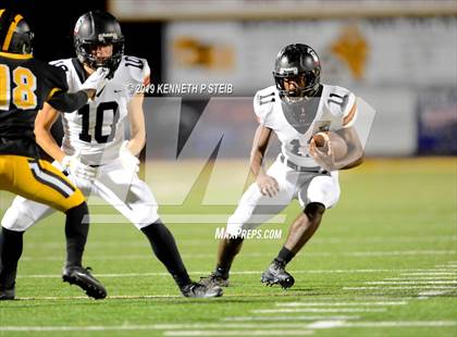 Thumbnail 2 in Brusly @ St. James (LHSAA 3A Quarterfinal) photogallery.