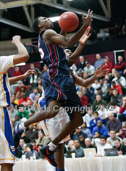 Thumbnail 2 in Findlay Prep vs. Simeon (Spalding Hoophall Classic) photogallery.