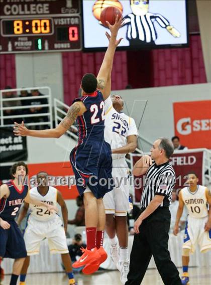 Thumbnail 3 in Findlay Prep vs. Simeon (Spalding Hoophall Classic) photogallery.