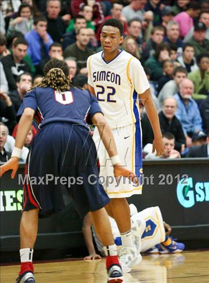 Thumbnail 2 in Findlay Prep vs. Simeon (Spalding Hoophall Classic) photogallery.