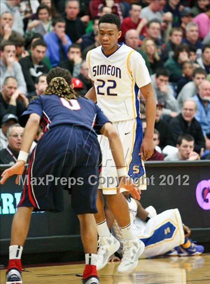 Thumbnail 3 in Findlay Prep vs. Simeon (Spalding Hoophall Classic) photogallery.