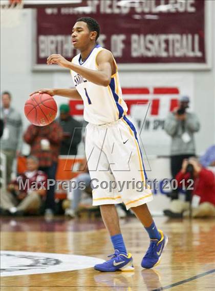 Thumbnail 2 in Findlay Prep vs. Simeon (Spalding Hoophall Classic) photogallery.