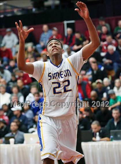 Thumbnail 3 in Findlay Prep vs. Simeon (Spalding Hoophall Classic) photogallery.