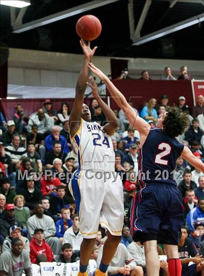 Thumbnail 3 in Findlay Prep vs. Simeon (Spalding Hoophall Classic) photogallery.