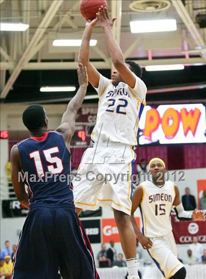 Thumbnail 2 in Findlay Prep vs. Simeon (Spalding Hoophall Classic) photogallery.