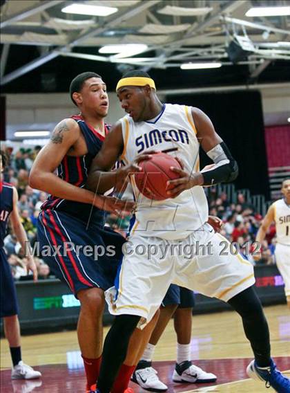 Thumbnail 2 in Findlay Prep vs. Simeon (Spalding Hoophall Classic) photogallery.