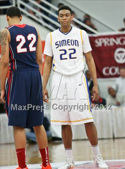 Thumbnail 2 in Findlay Prep vs. Simeon (Spalding Hoophall Classic) photogallery.