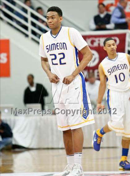 Thumbnail 3 in Findlay Prep vs. Simeon (Spalding Hoophall Classic) photogallery.