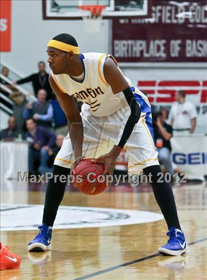 Thumbnail 2 in Findlay Prep vs. Simeon (Spalding Hoophall Classic) photogallery.