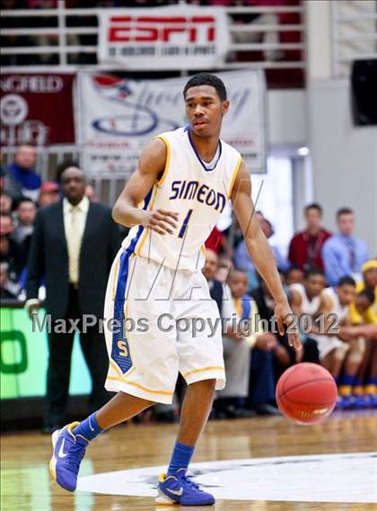 Thumbnail 3 in Findlay Prep vs. Simeon (Spalding Hoophall Classic) photogallery.