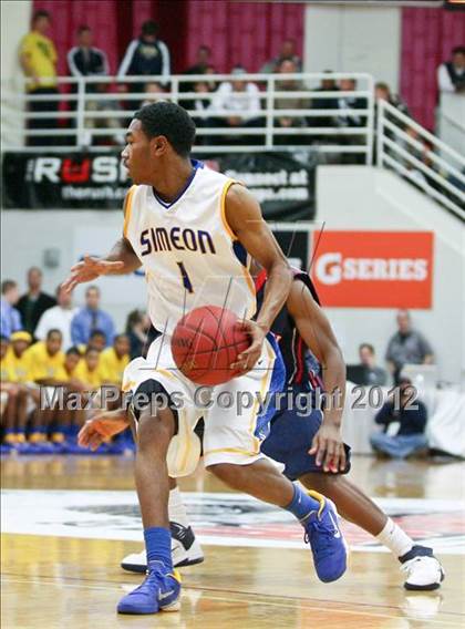 Thumbnail 3 in Findlay Prep vs. Simeon (Spalding Hoophall Classic) photogallery.