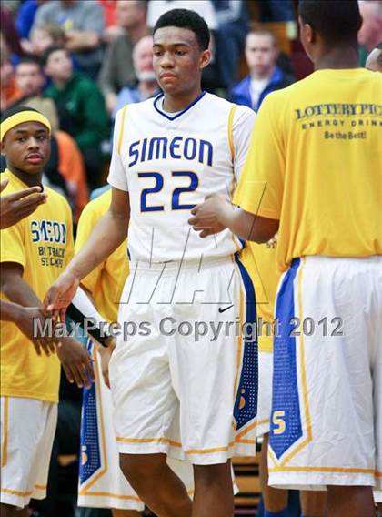 Thumbnail 2 in Findlay Prep vs. Simeon (Spalding Hoophall Classic) photogallery.