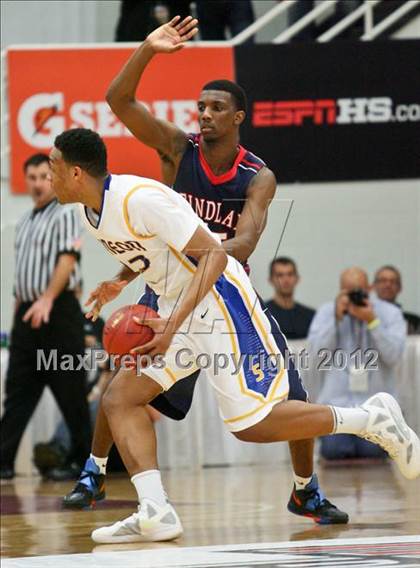 Thumbnail 2 in Findlay Prep vs. Simeon (Spalding Hoophall Classic) photogallery.