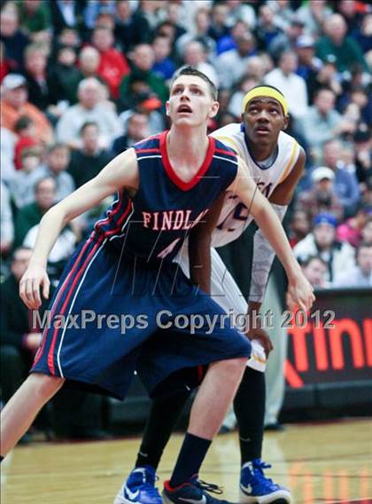 Thumbnail 2 in Findlay Prep vs. Simeon (Spalding Hoophall Classic) photogallery.